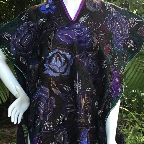 Chinese heavy cotton embroidered poncho - Picture 3 of 11